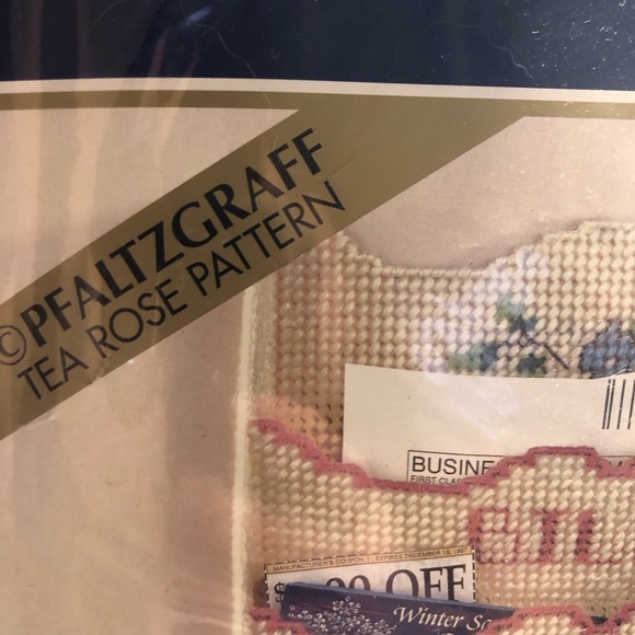 Vintage Bucilla Plastic Canvas Organizer Tea Rose Pattern Gold Plated Needle New - Picture 7 of 9